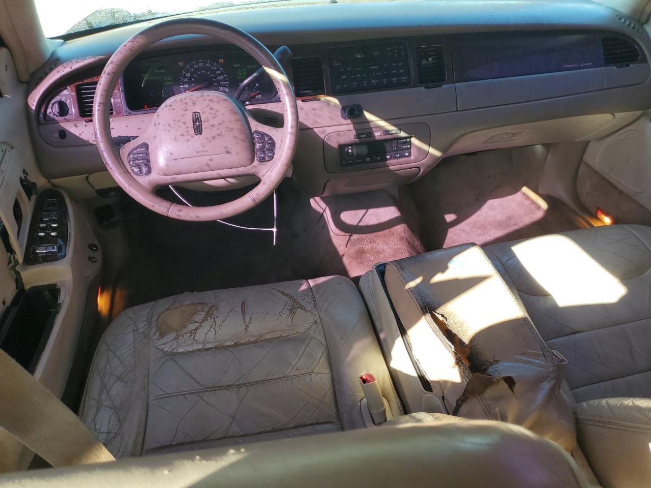 2000 Lincoln Town Car - Image 8