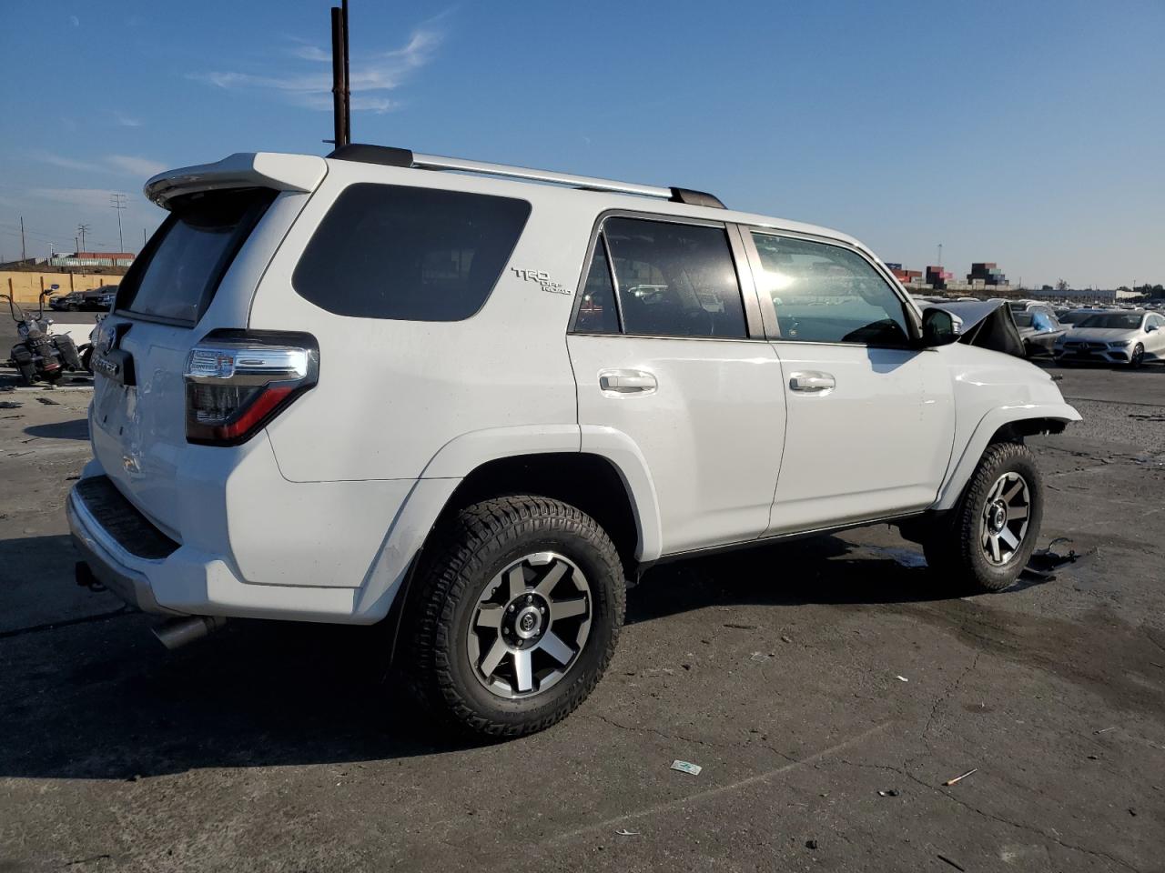 VIN JTEBU5JR7J5610257 2018 TOYOTA 4RUNNER no.3