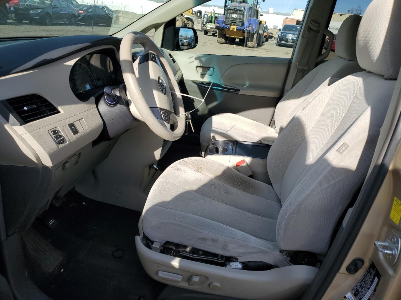 2011 Toyota Sienna - Image 7