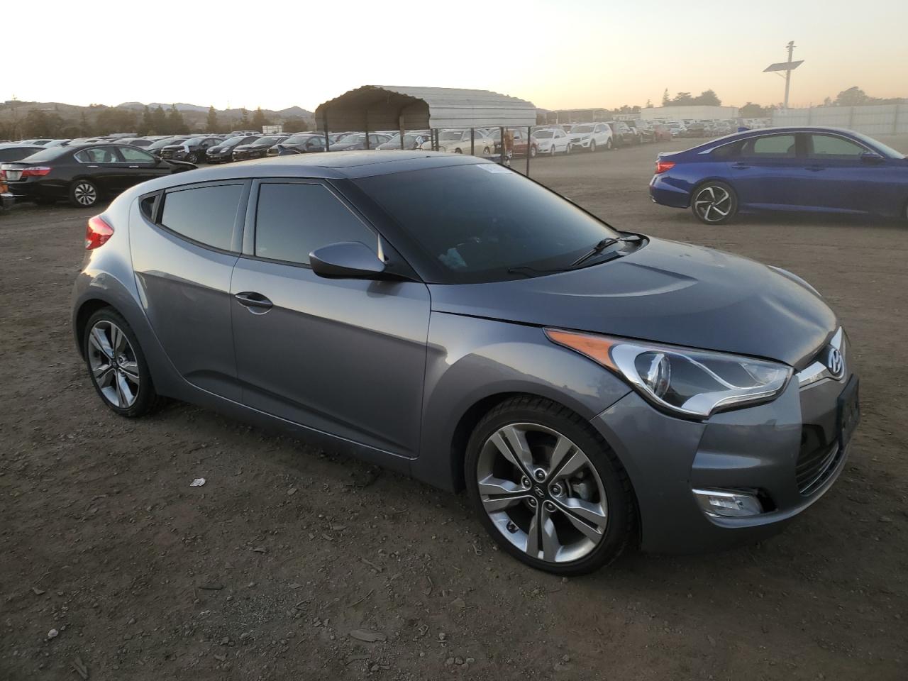 VIN KMHTC6AD8HU313922 2017 HYUNDAI VELOSTER no.4