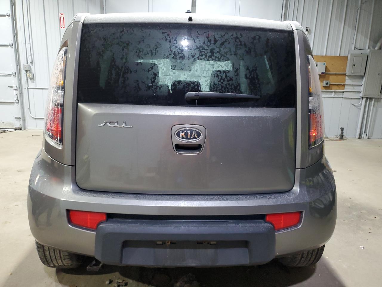 2010 Kia Soul + VIN: KNDJT2A24A7050500 Lot: 81827584