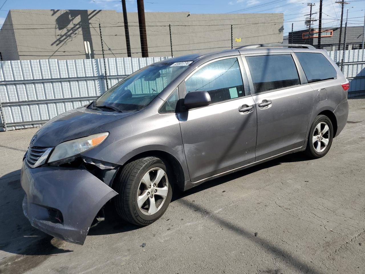 5TDKZ3DC7HS837941 2017 TOYOTA SIENNA - Image 1