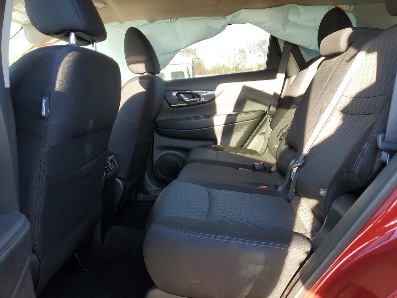 2018 Nissan Rogue - Image 10