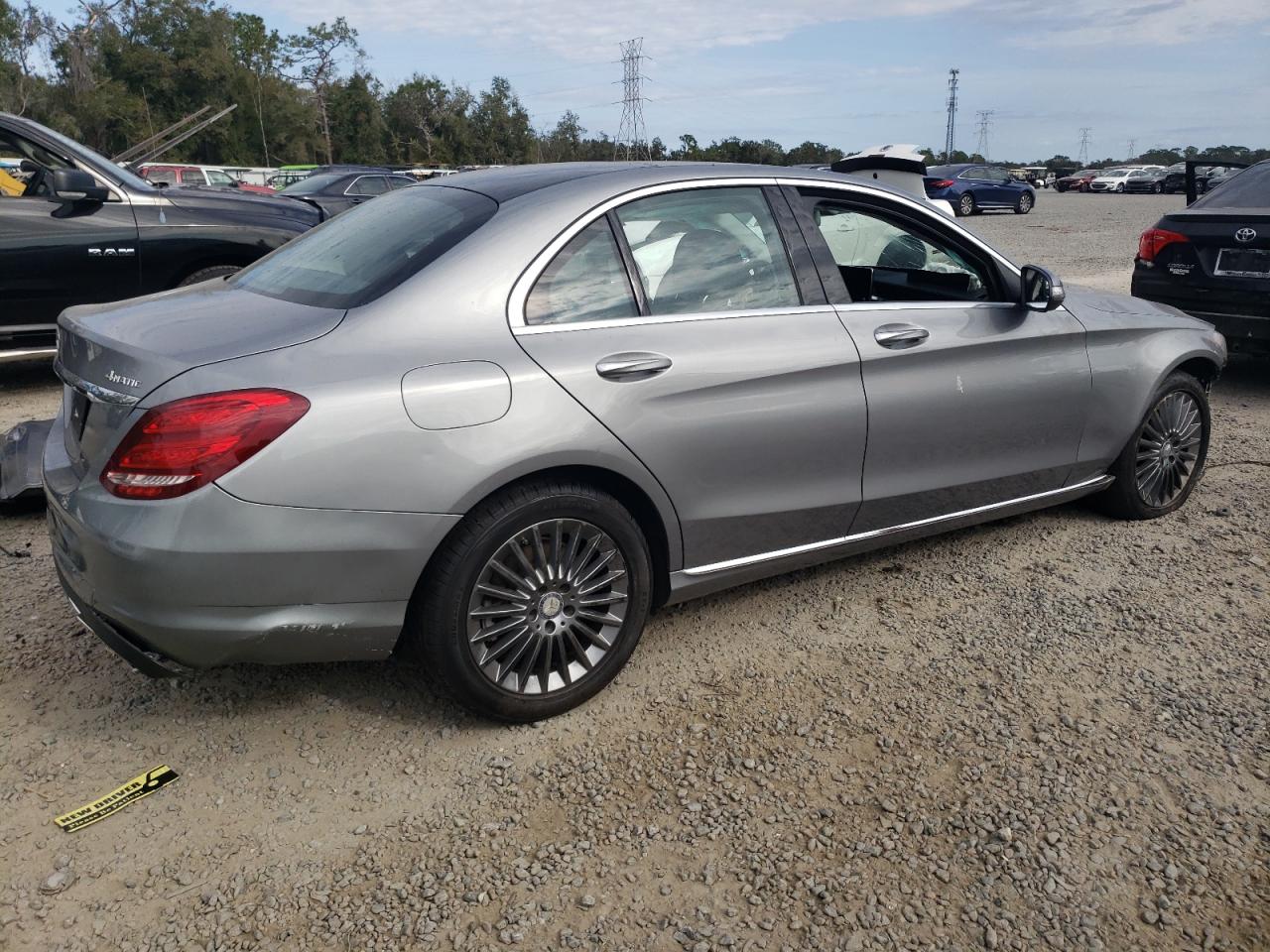 VIN 55SWF4KB4FU019500 2015 MERCEDES-BENZ C-CLASS no.3