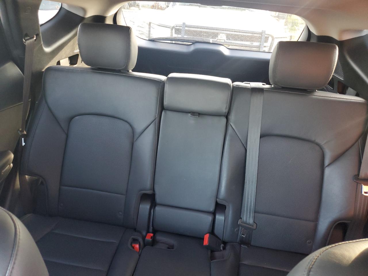 2017 Hyundai Santa Fe - Image 10