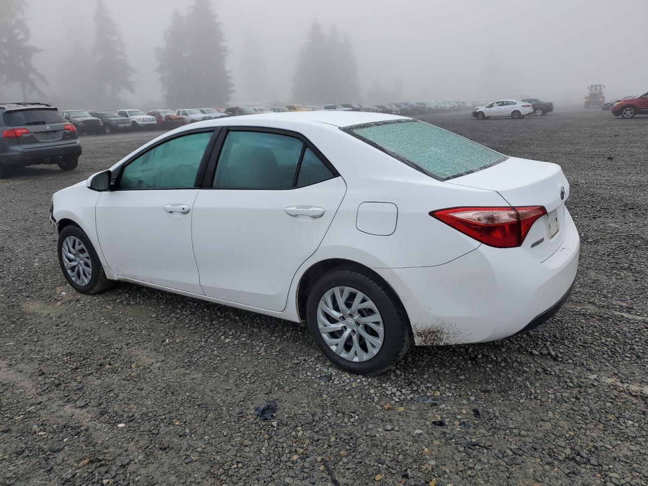 VIN 2T1BURHE8JC096498 2018 TOYOTA COROLLA no.2