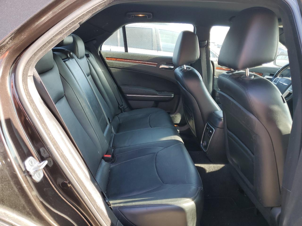2013 Chrysler 300 - Image 10
