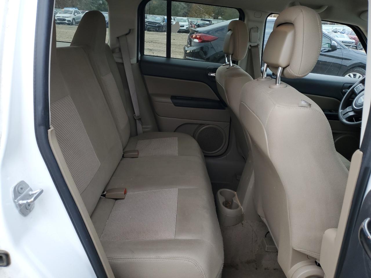 2016 Jeep Liberty (Patriot) - Image 11