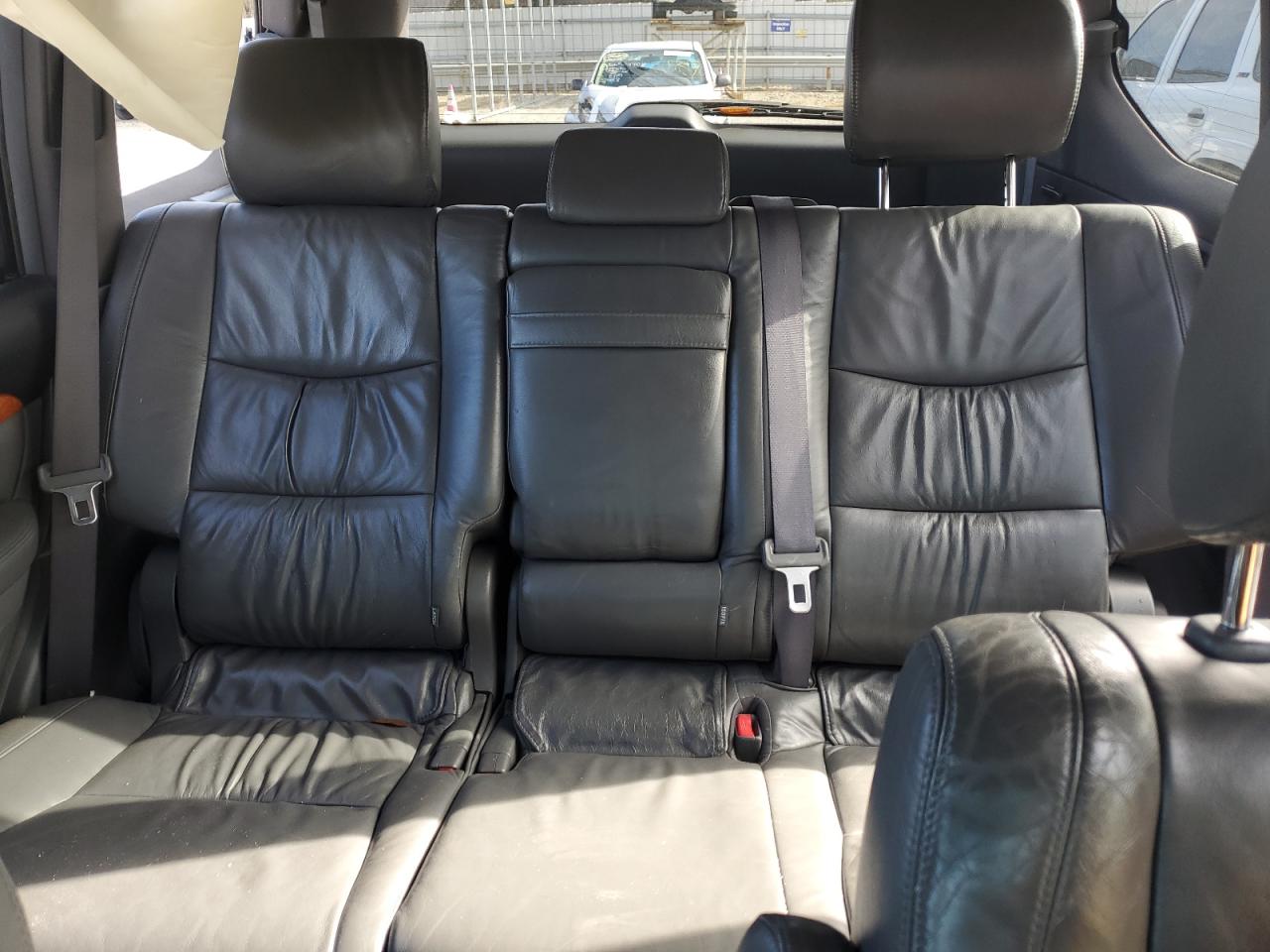 2004 Lexus GX - Image 10