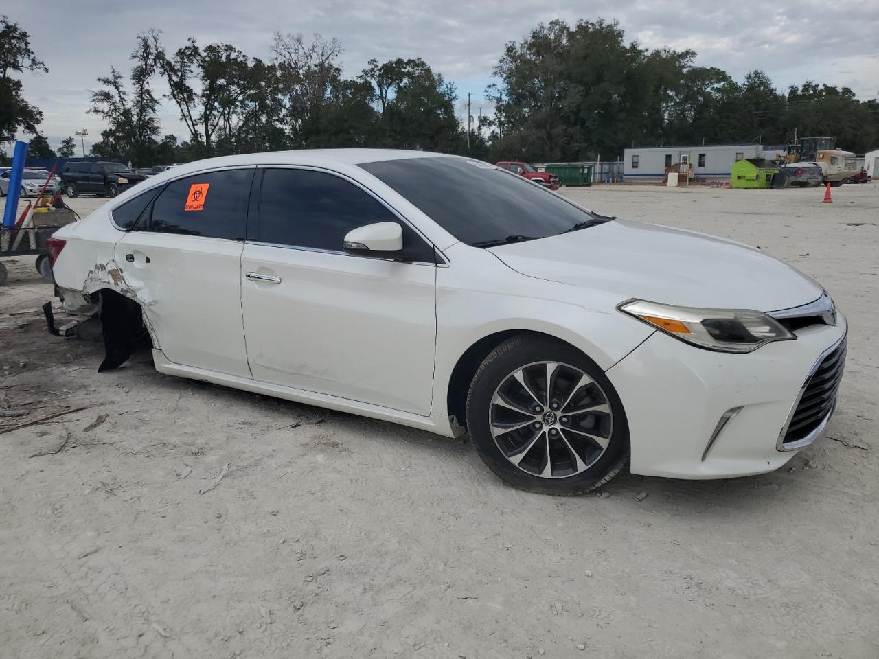 2016 Toyota Avalon - Image 4
