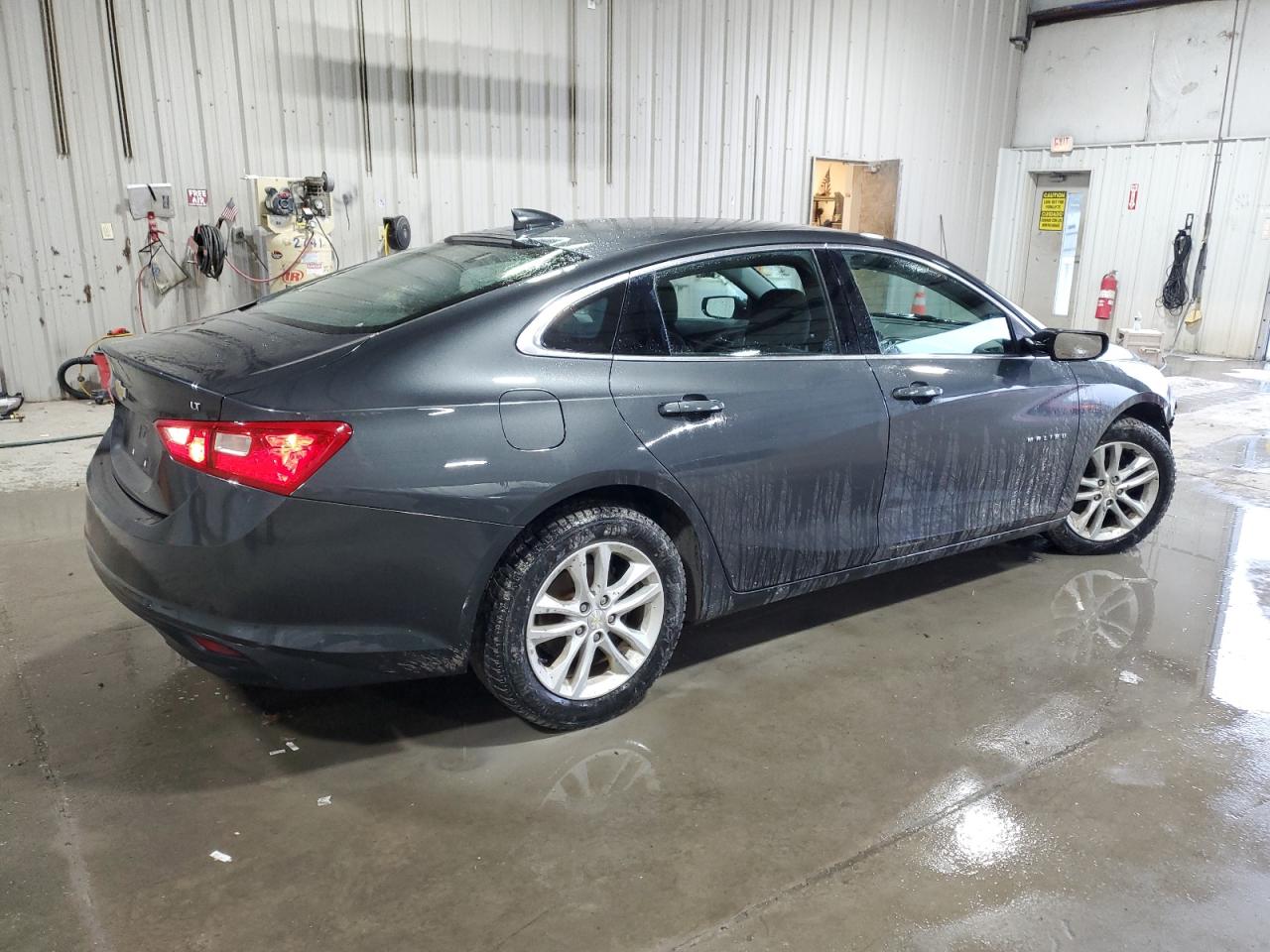 VIN 1G1ZD5ST6JF240676 2018 CHEVROLET MALIBU no.3