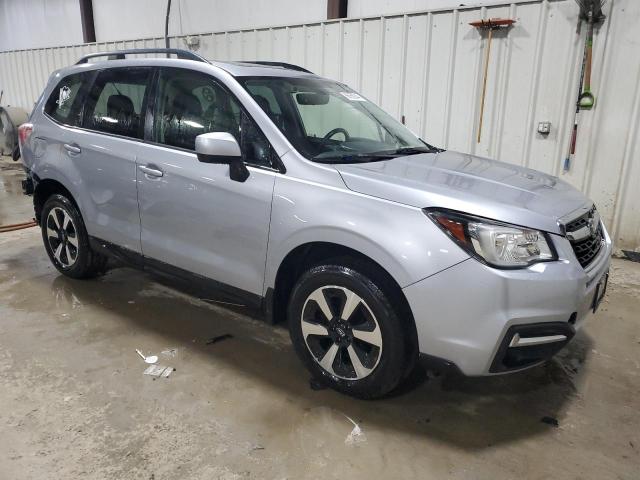  SUBARU FORESTER 2018 Серебристый