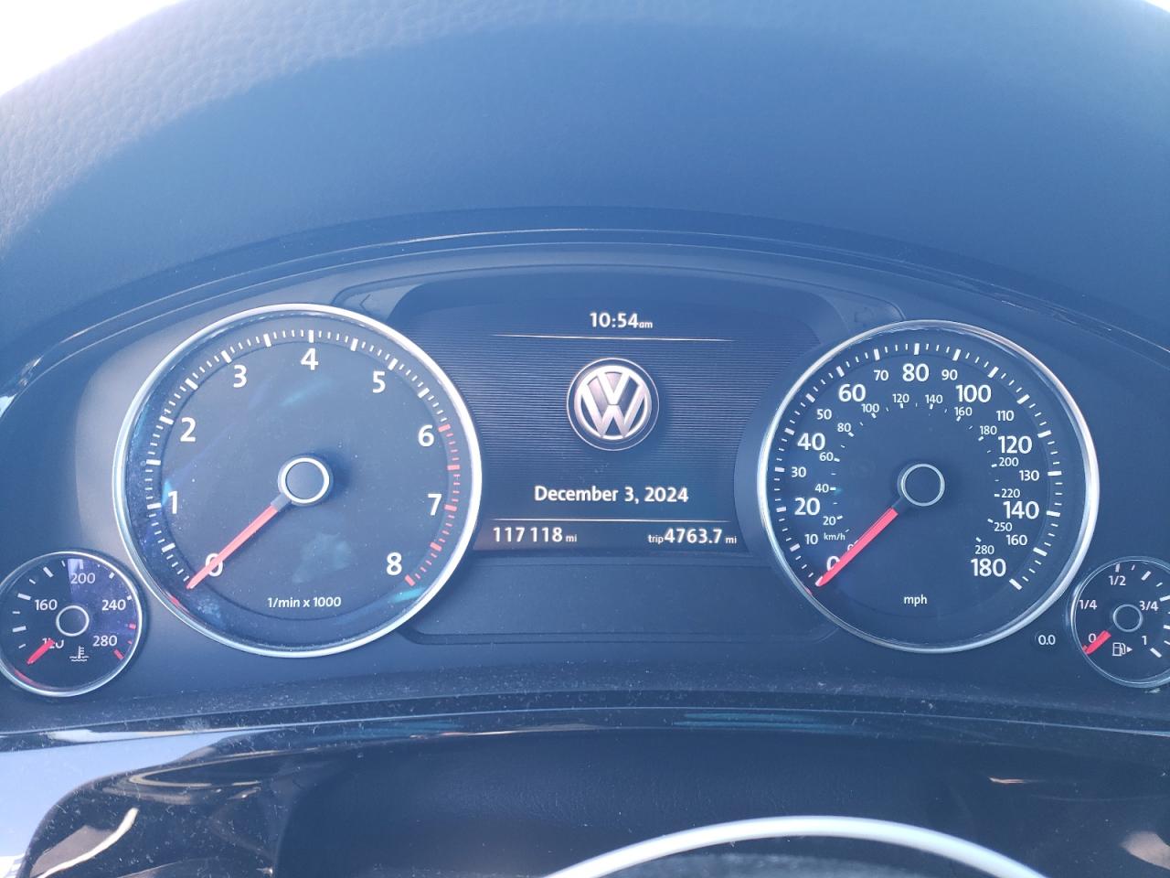 2017 Volkswagen Touareg - Image 9