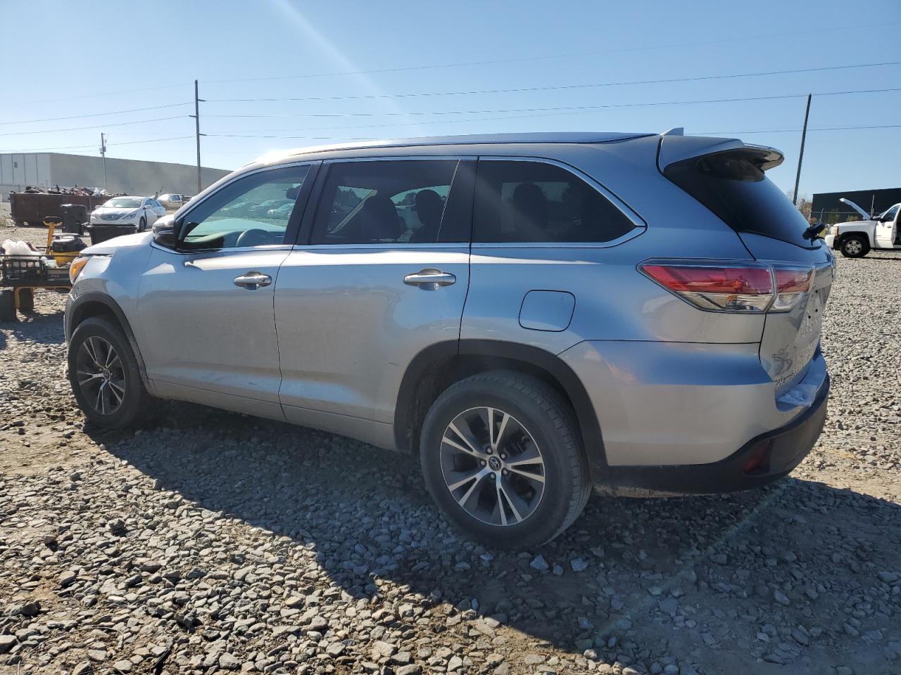 2016 Toyota Highlander - Image 2