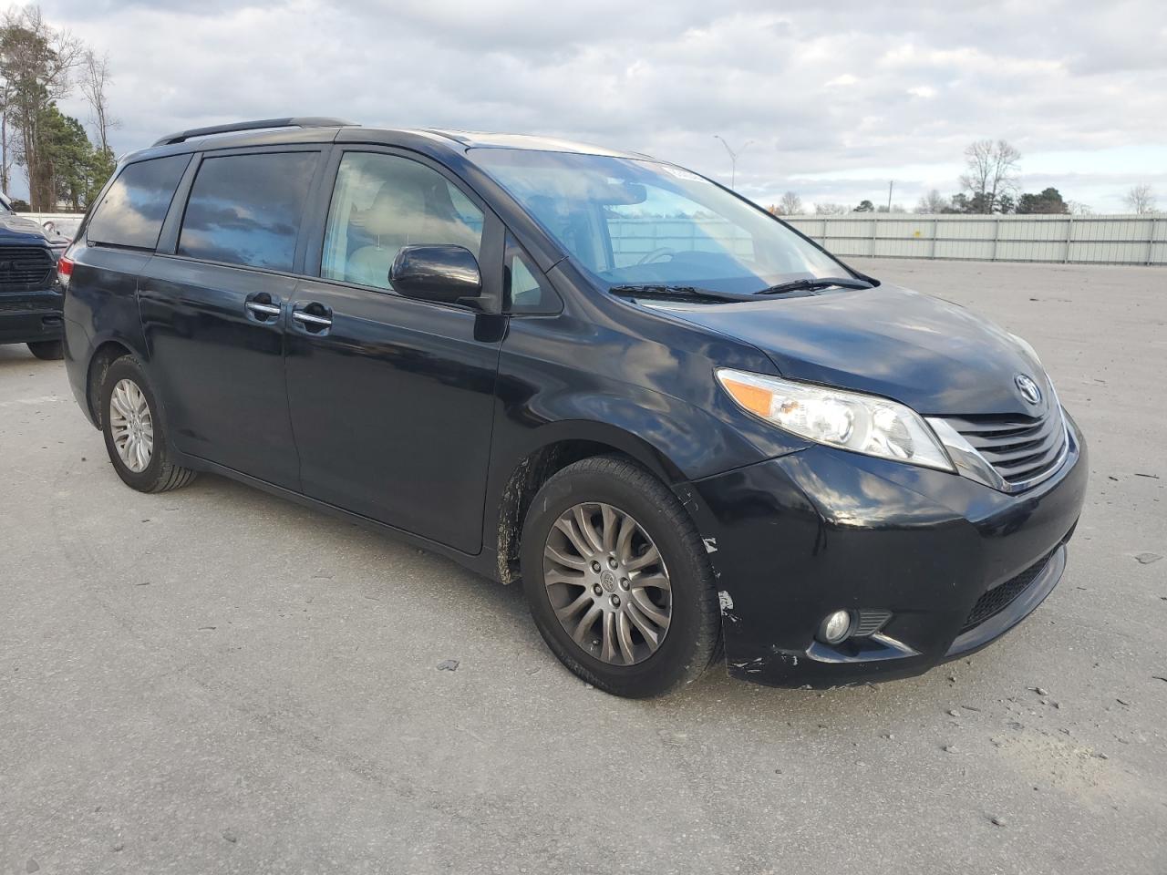 VIN 5TDYK3DC6ES476017 2014 TOYOTA All Models no.4