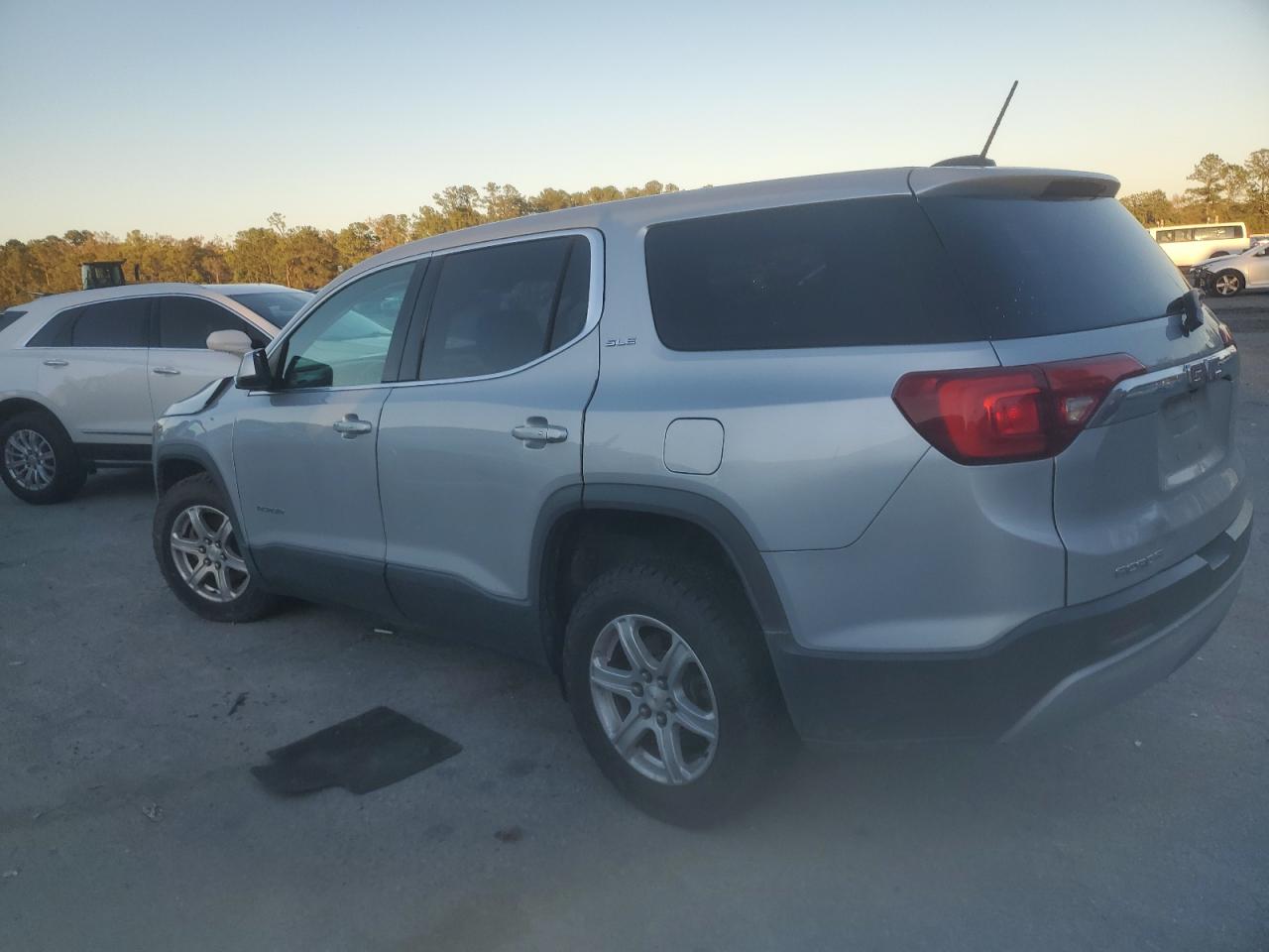 2019 GMC Acadia - Image 2