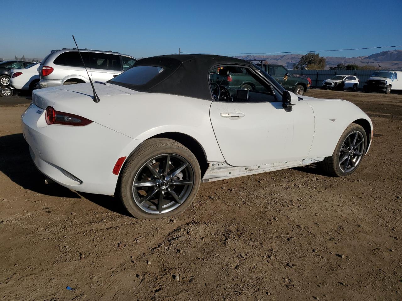 VIN JM1NDAD74G0102550 2016 MAZDA MX5 no.3