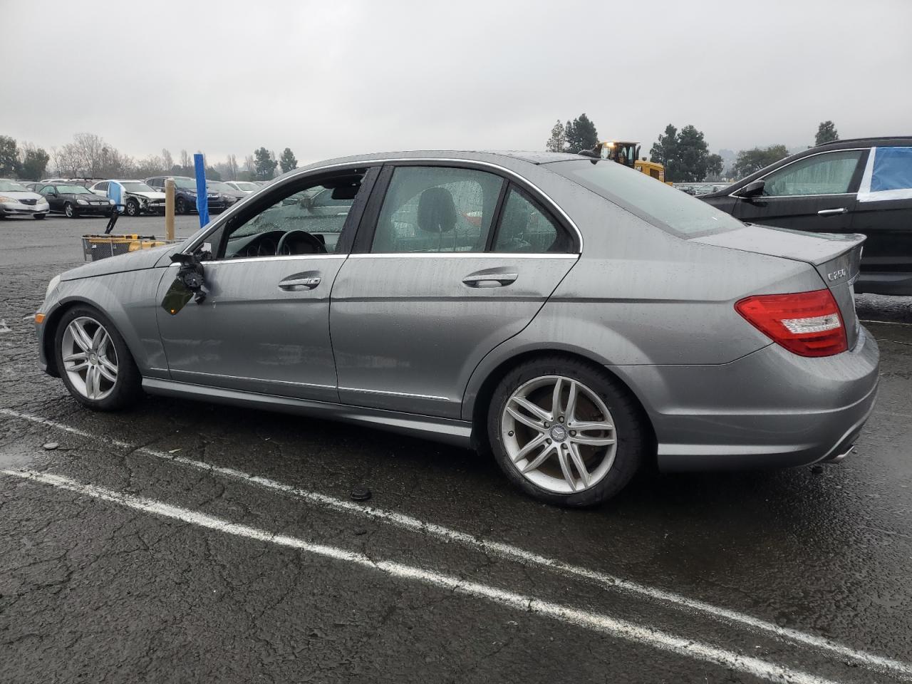 VIN WDDGF4HB8DA763819 2013 MERCEDES-BENZ C-CLASS no.2