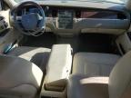 2005 Lincoln Town Car Signature Limited zu verkaufen in Wichita, KS - Front End