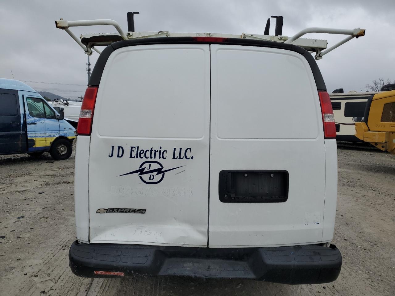 2018 Chevrolet Express - Image 6