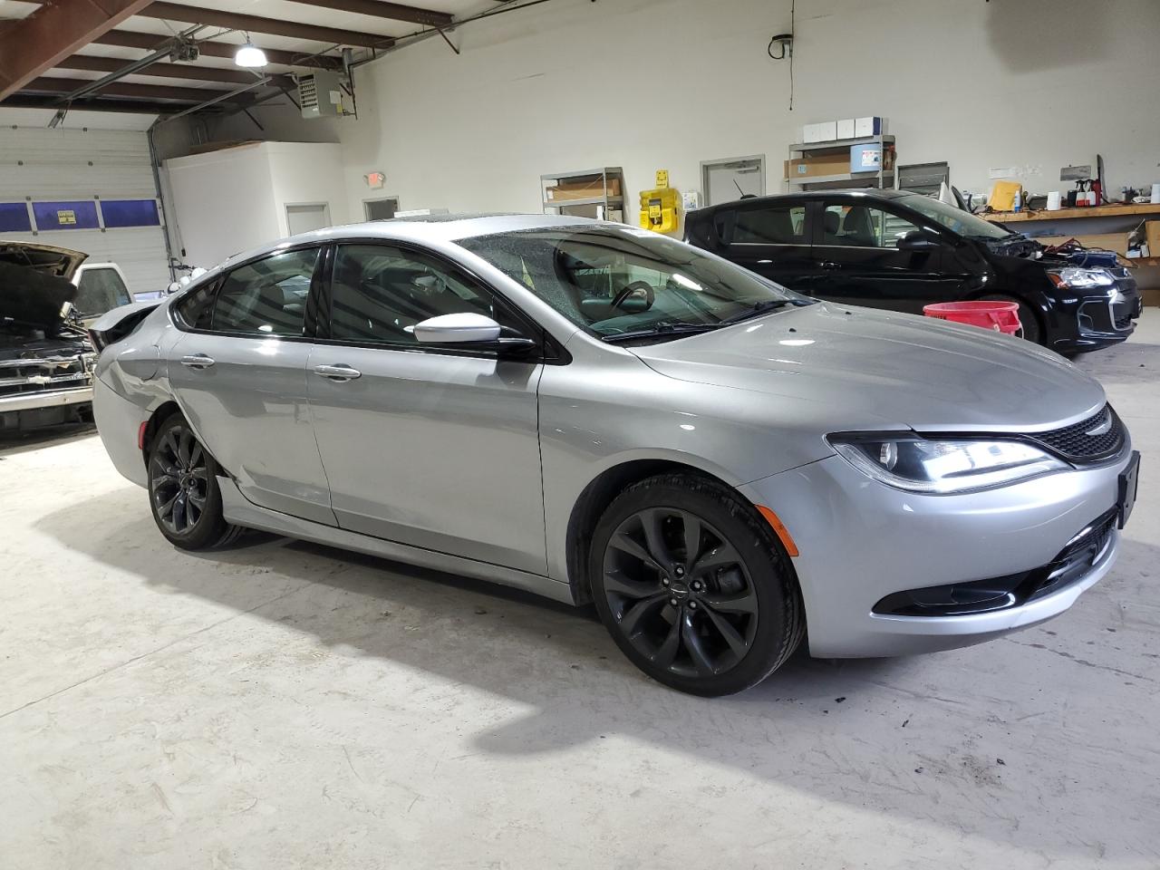 VIN 1C3CCCDG8FN615859 2015 CHRYSLER 200 no.4