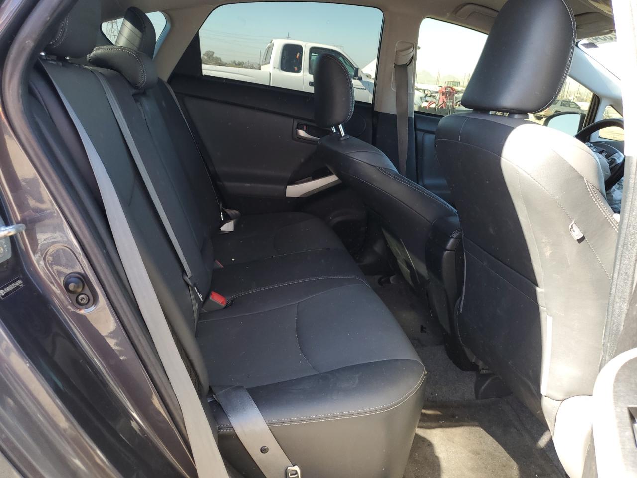 2012 Toyota Prius - Image 11