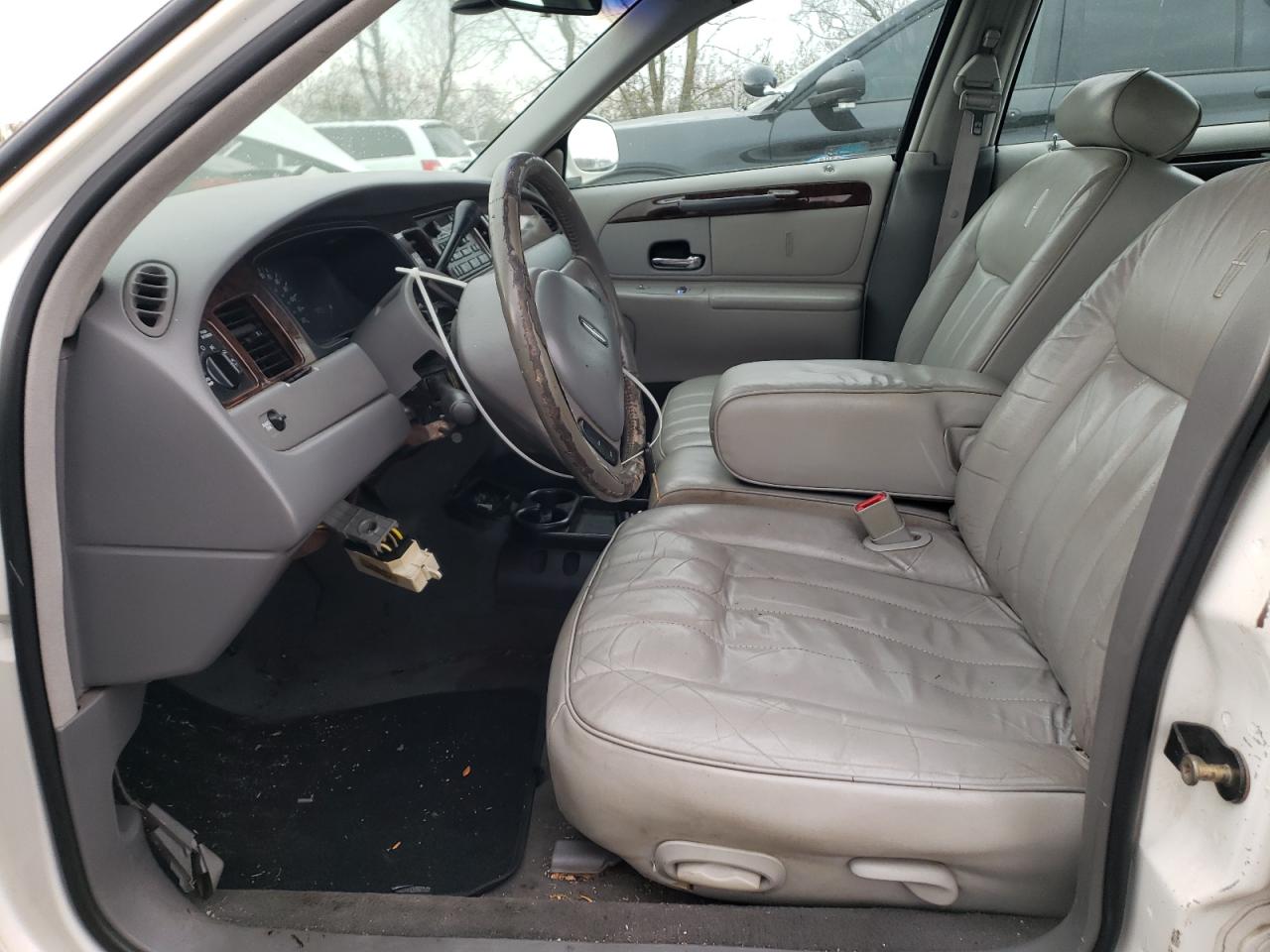 1998 Lincoln Town Car Executive VIN: 1LNFM81W6WY649646 Lot: 81839824