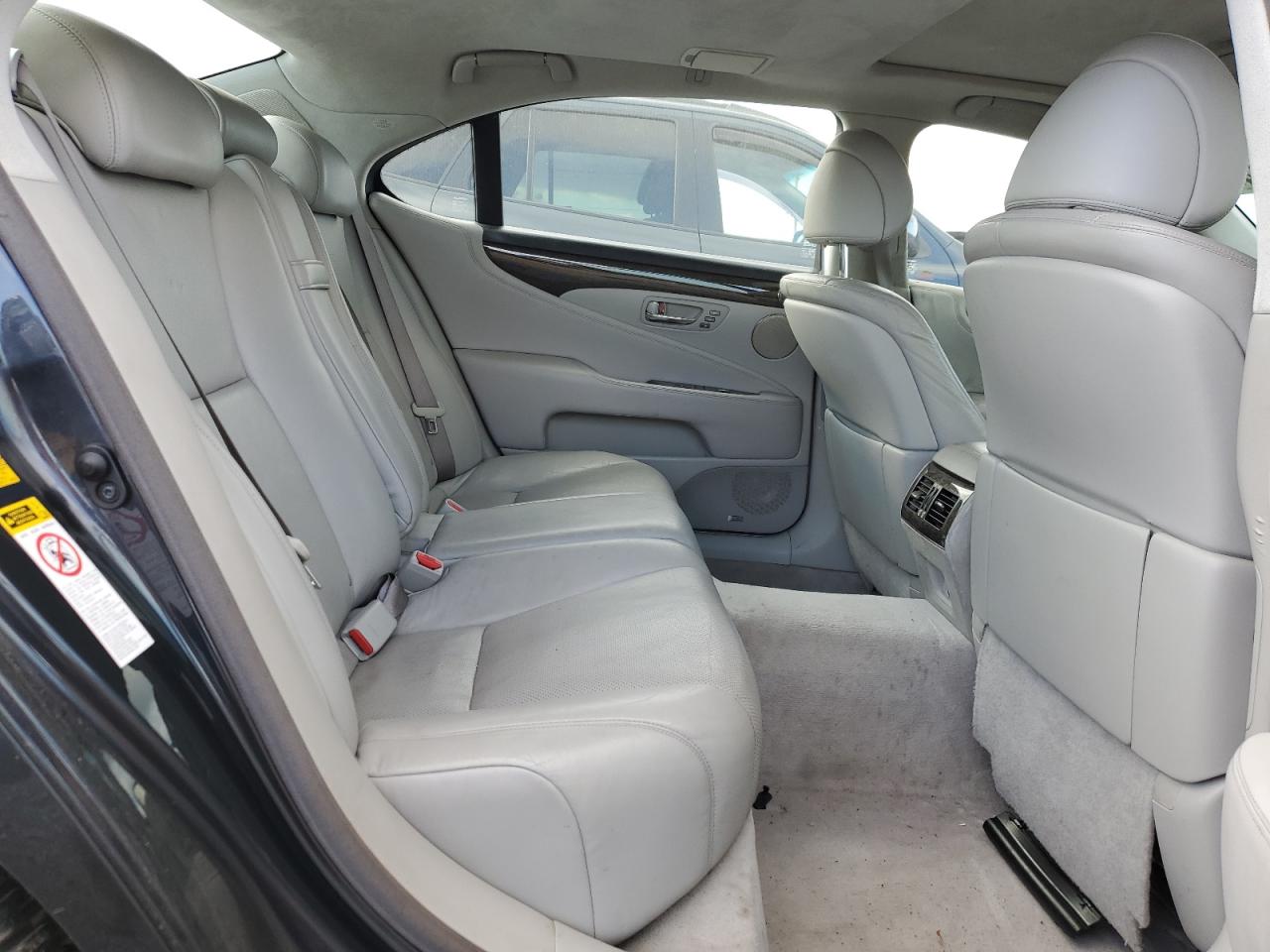 2007 Lexus LS - Image 10