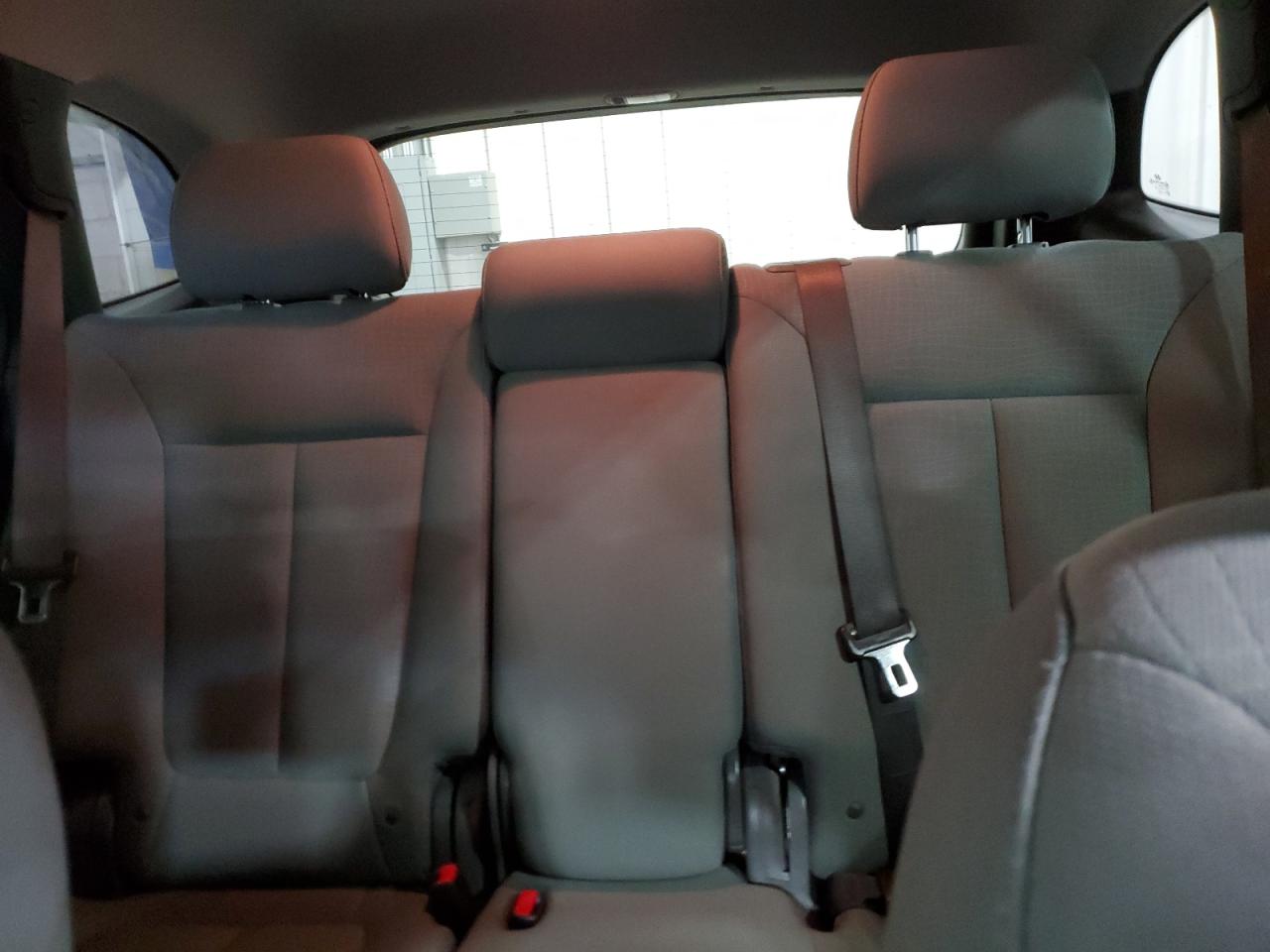2012 Hyundai Santa Fe - Image 10