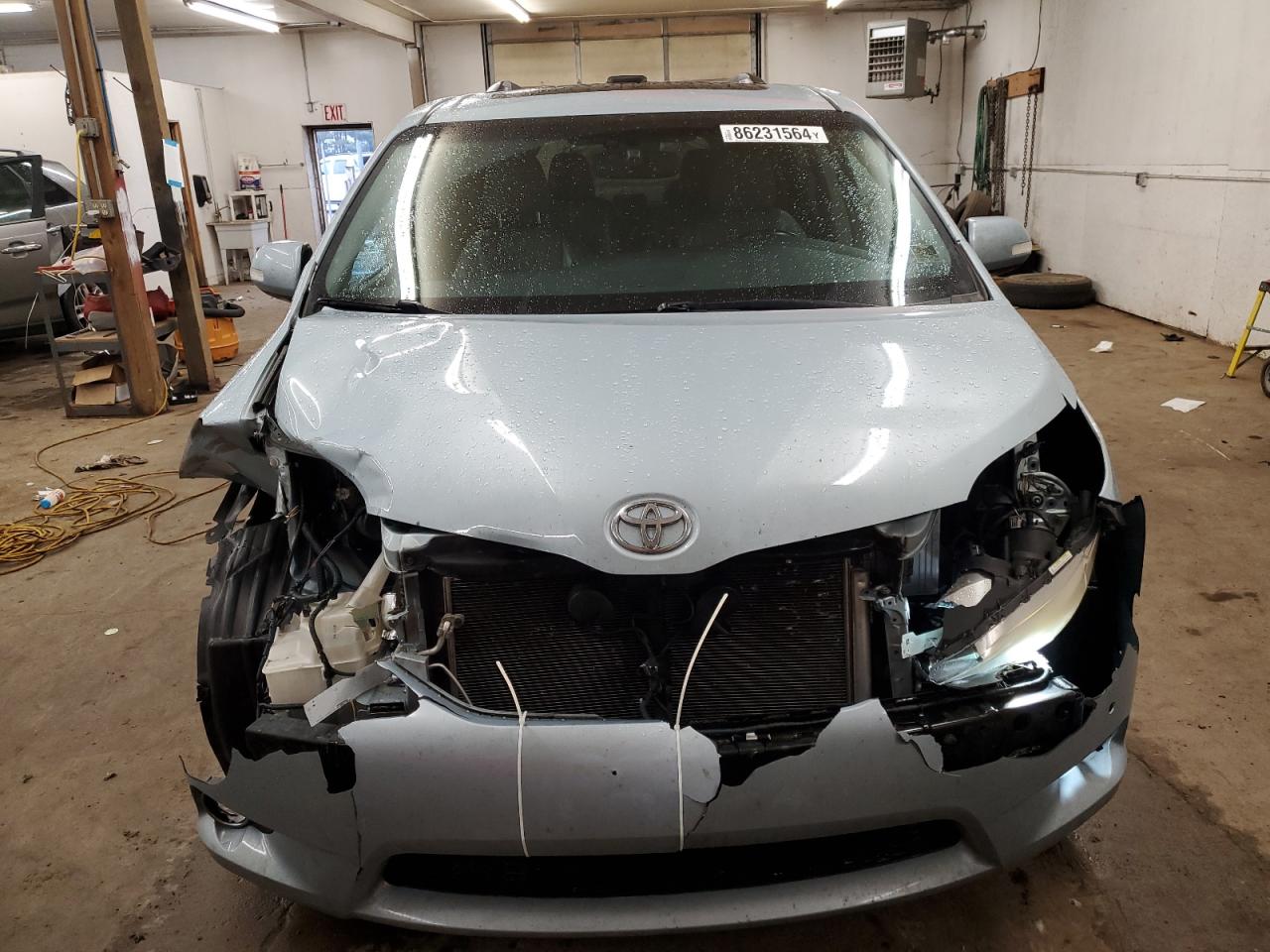 VIN 5TDDK3DC0FS095618 2015 TOYOTA All Models no.5