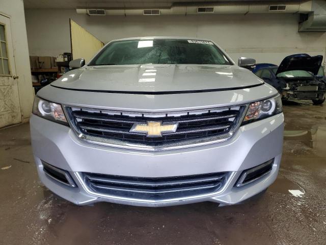 Sedans CHEVROLET IMPALA 2016 Srebrny