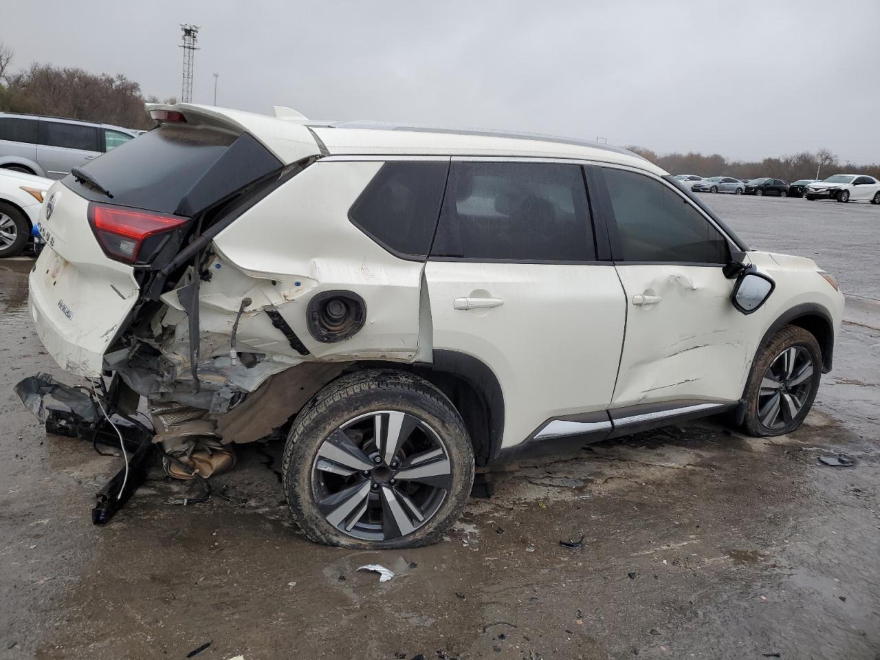2021 Nissan Rogue - Image 3