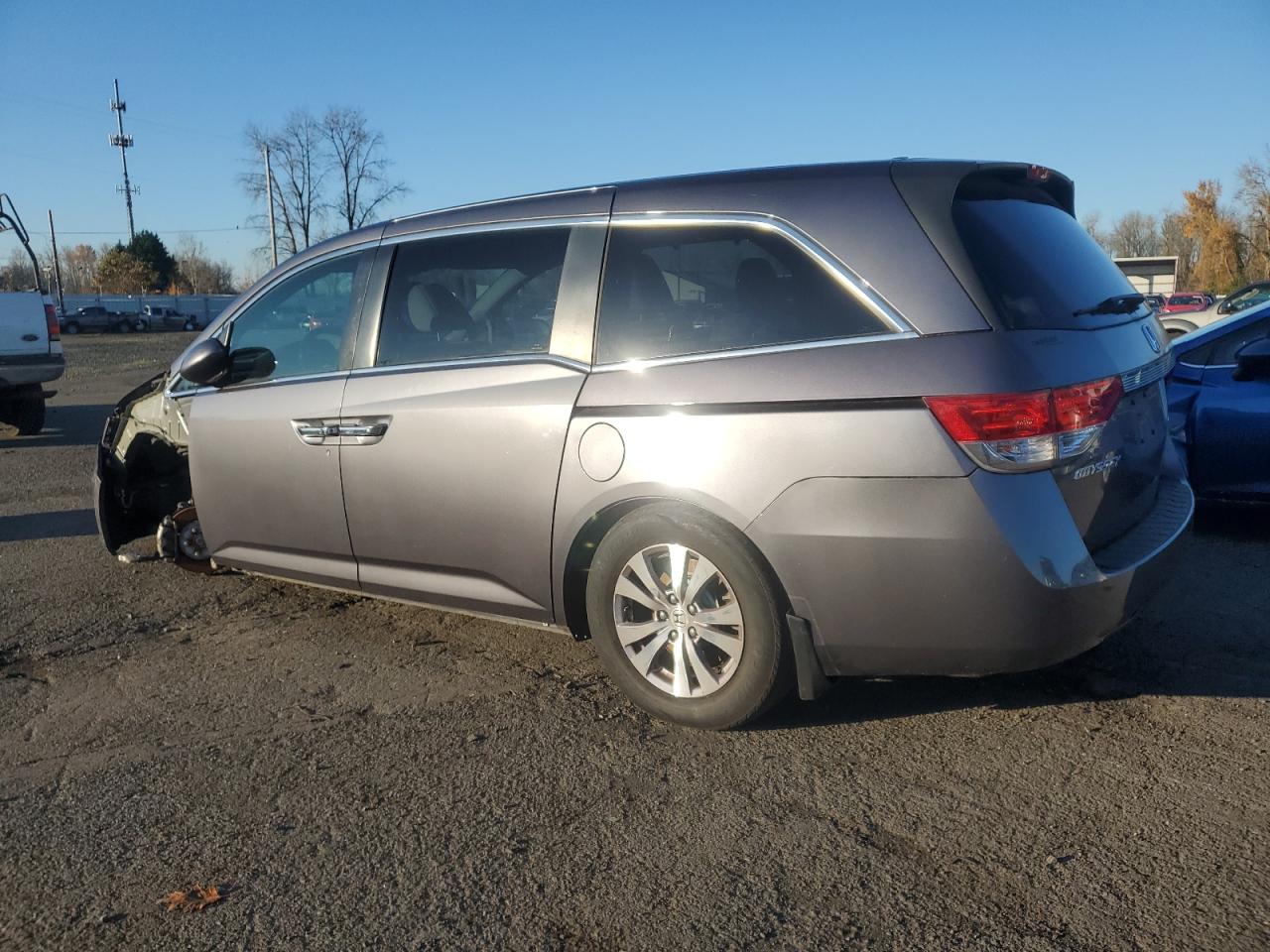 VIN 5FNRL5H38GB010443 2016 HONDA ODYSSEY no.2