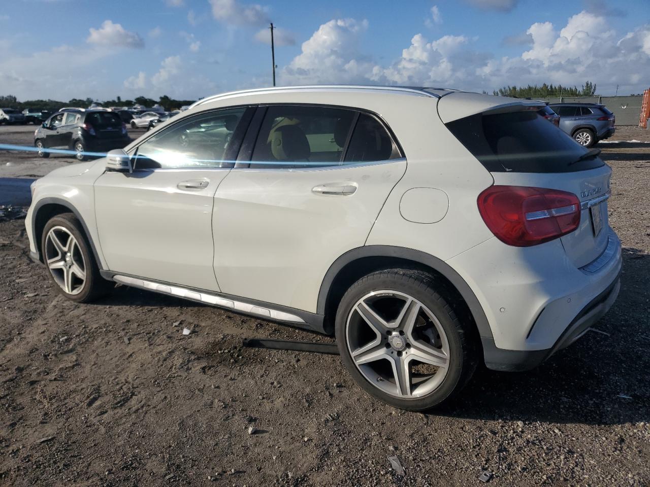 VIN WDCTG4EB2FJ122513 2015 MERCEDES-BENZ GLA-CLASS no.2