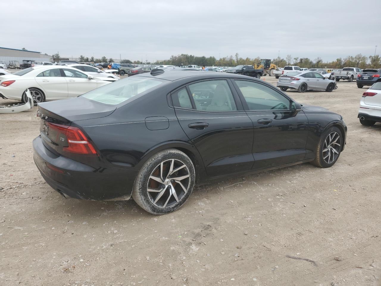 VIN 7JR102FK9KG002916 2019 VOLVO S60 no.3