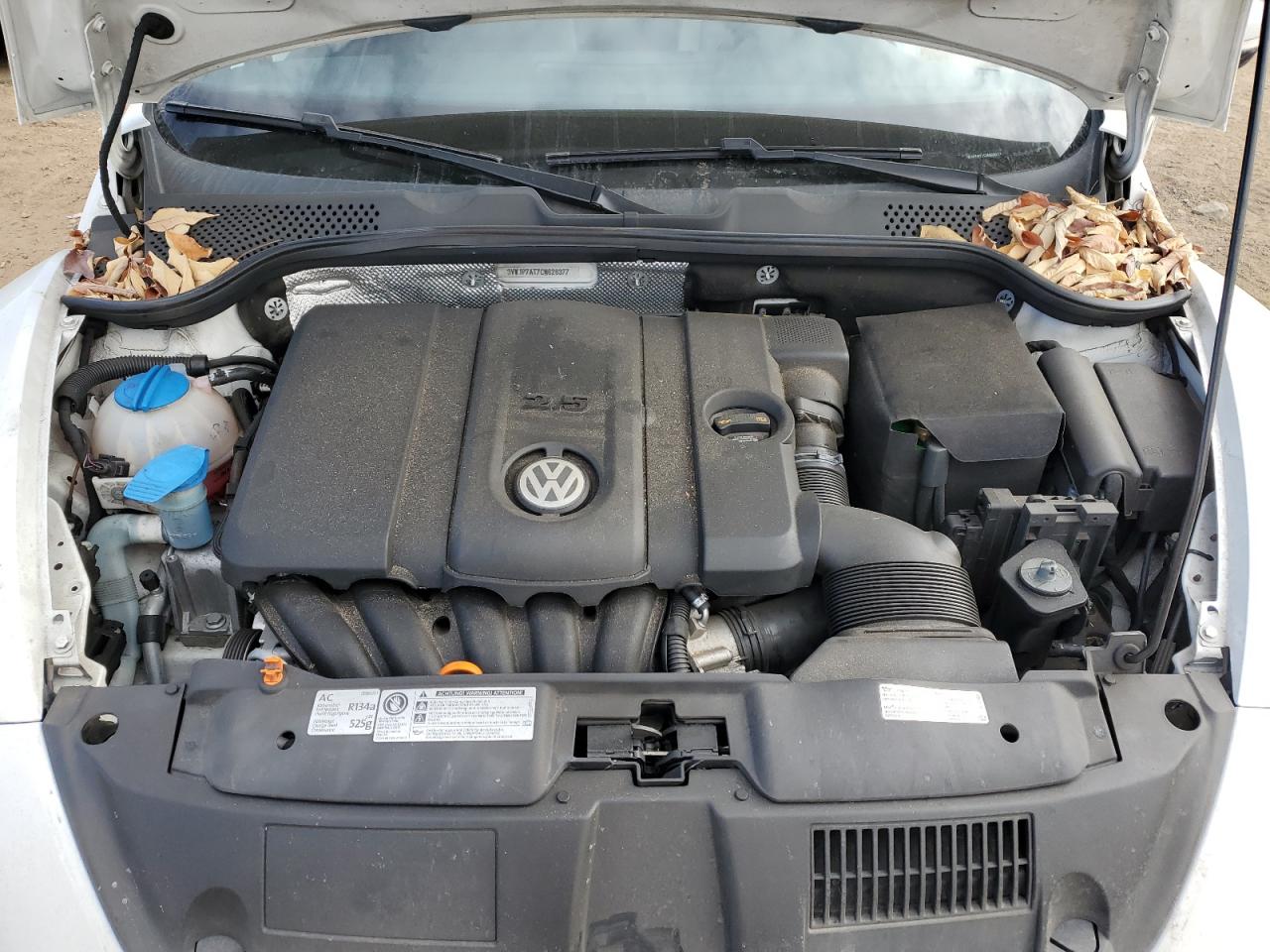 2012 Volkswagen Beetle - Image 11