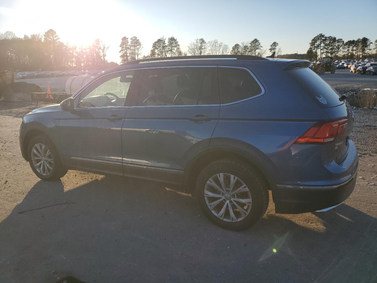 2018 Volkswagen Tiguan - Image 2