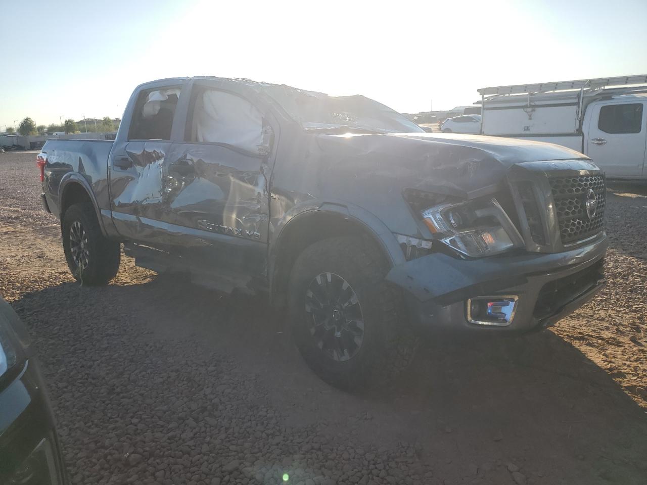 VIN 1N6AA1E59KN527002 2019 NISSAN TITAN no.4