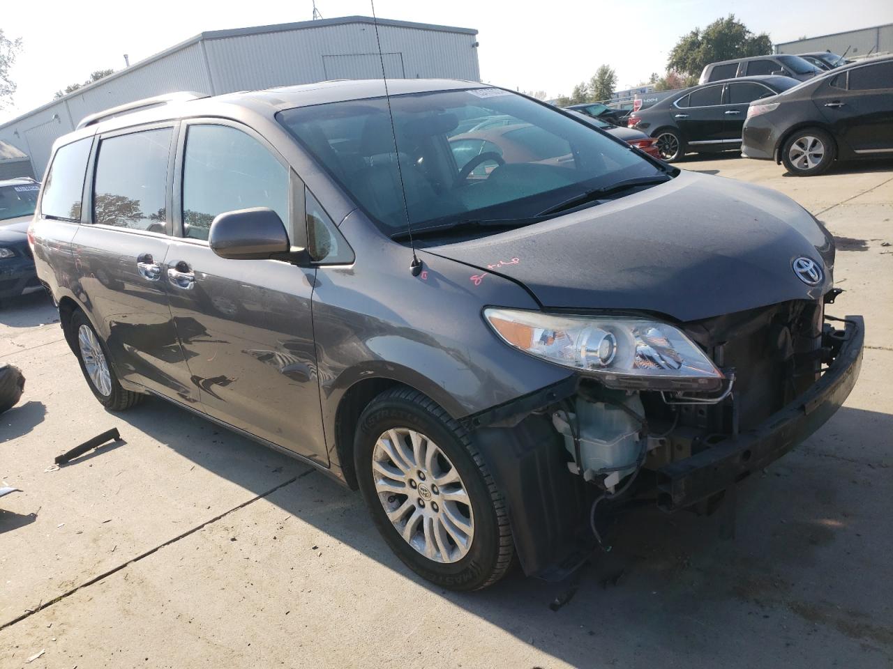 VIN 5TDYK3DC2DS336349 2013 TOYOTA All Models no.4