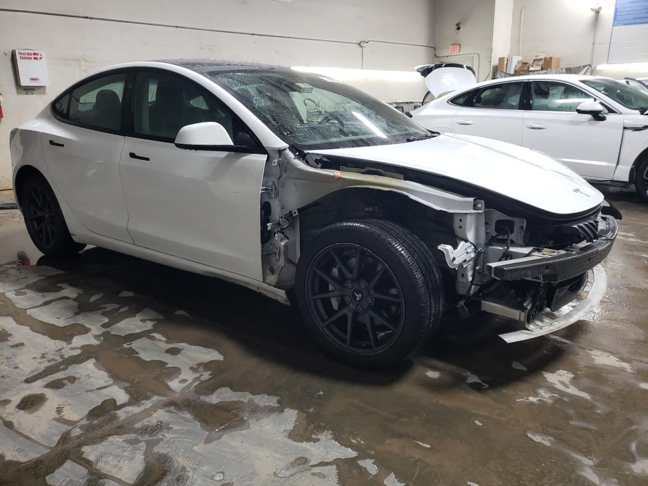 VIN 5YJ3E1EA8NF370398 2022 TESLA MODEL 3 no.4