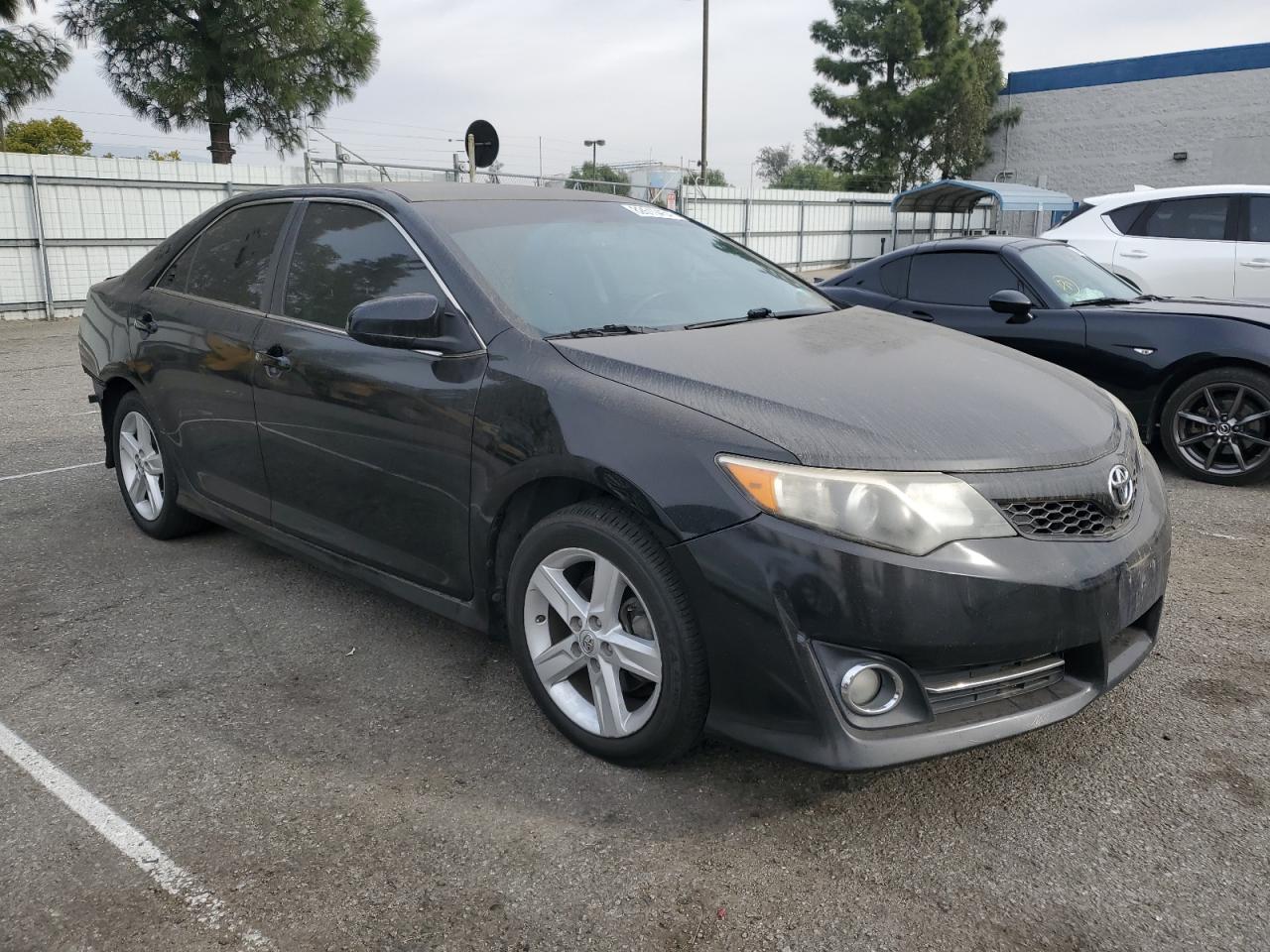 VIN 4T1BF1FK7EU414443 2014 TOYOTA CAMRY no.4