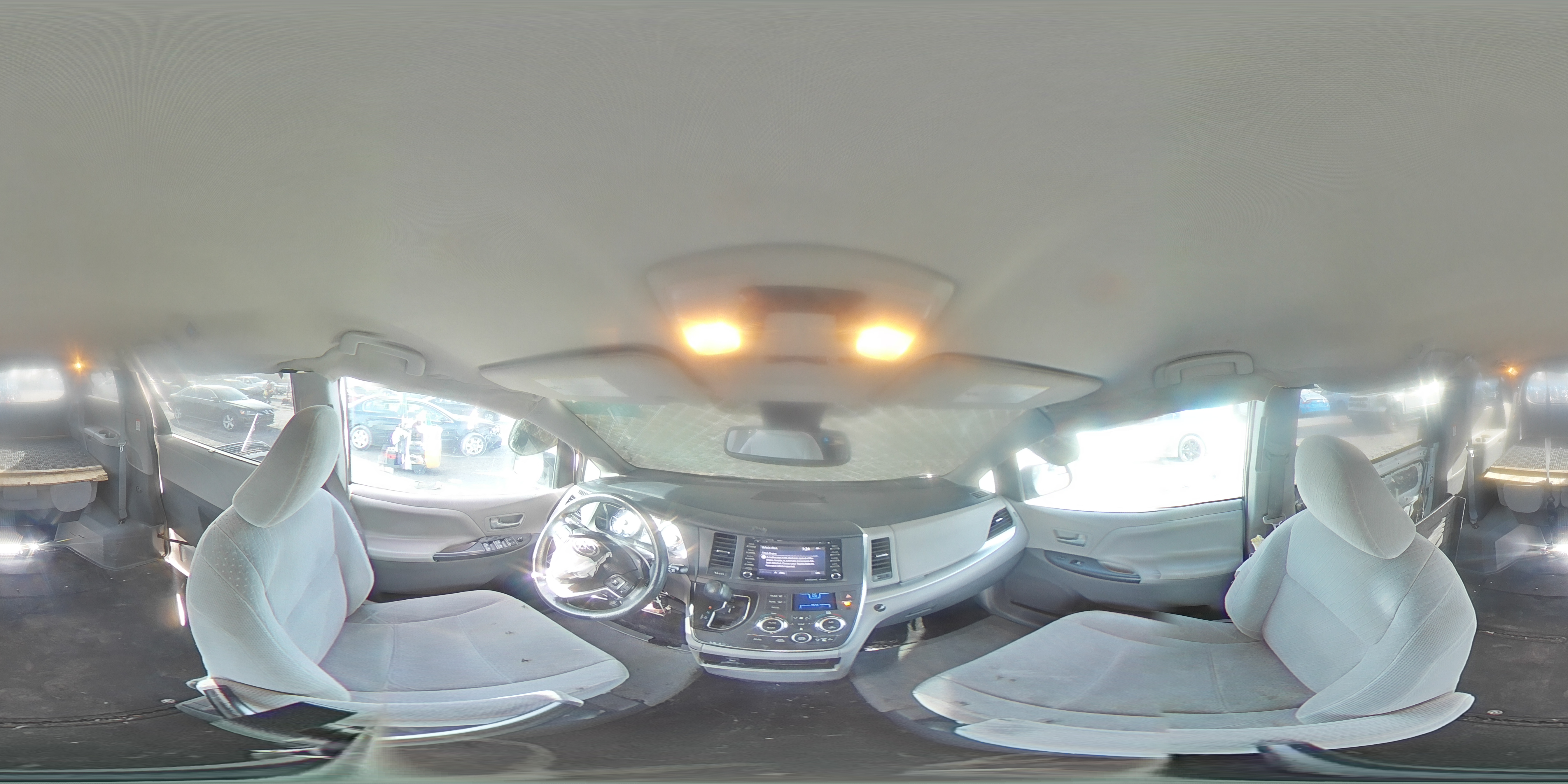 2018 Toyota Sienna - Image 16