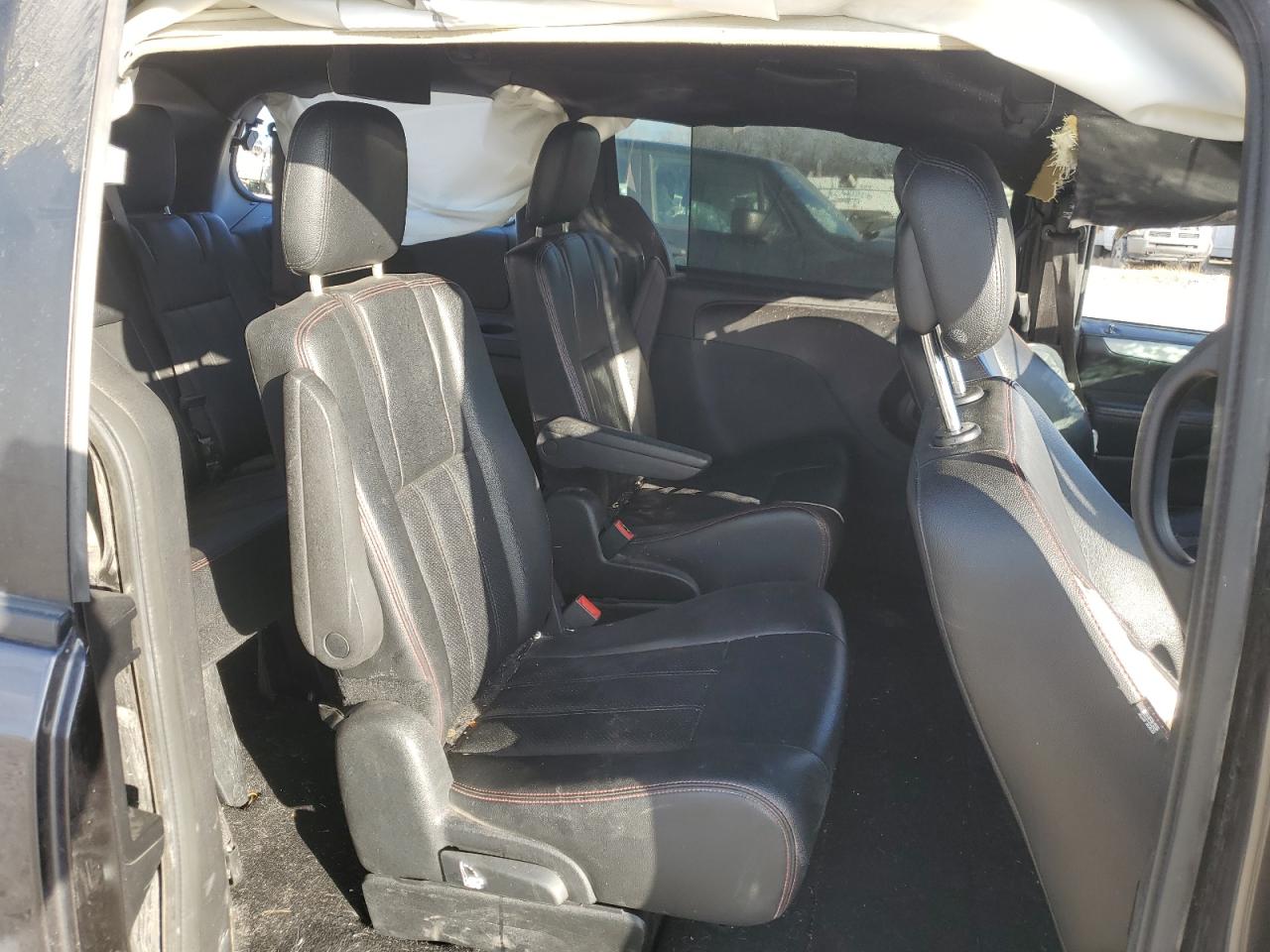 2020 Dodge Caravan - Image 11