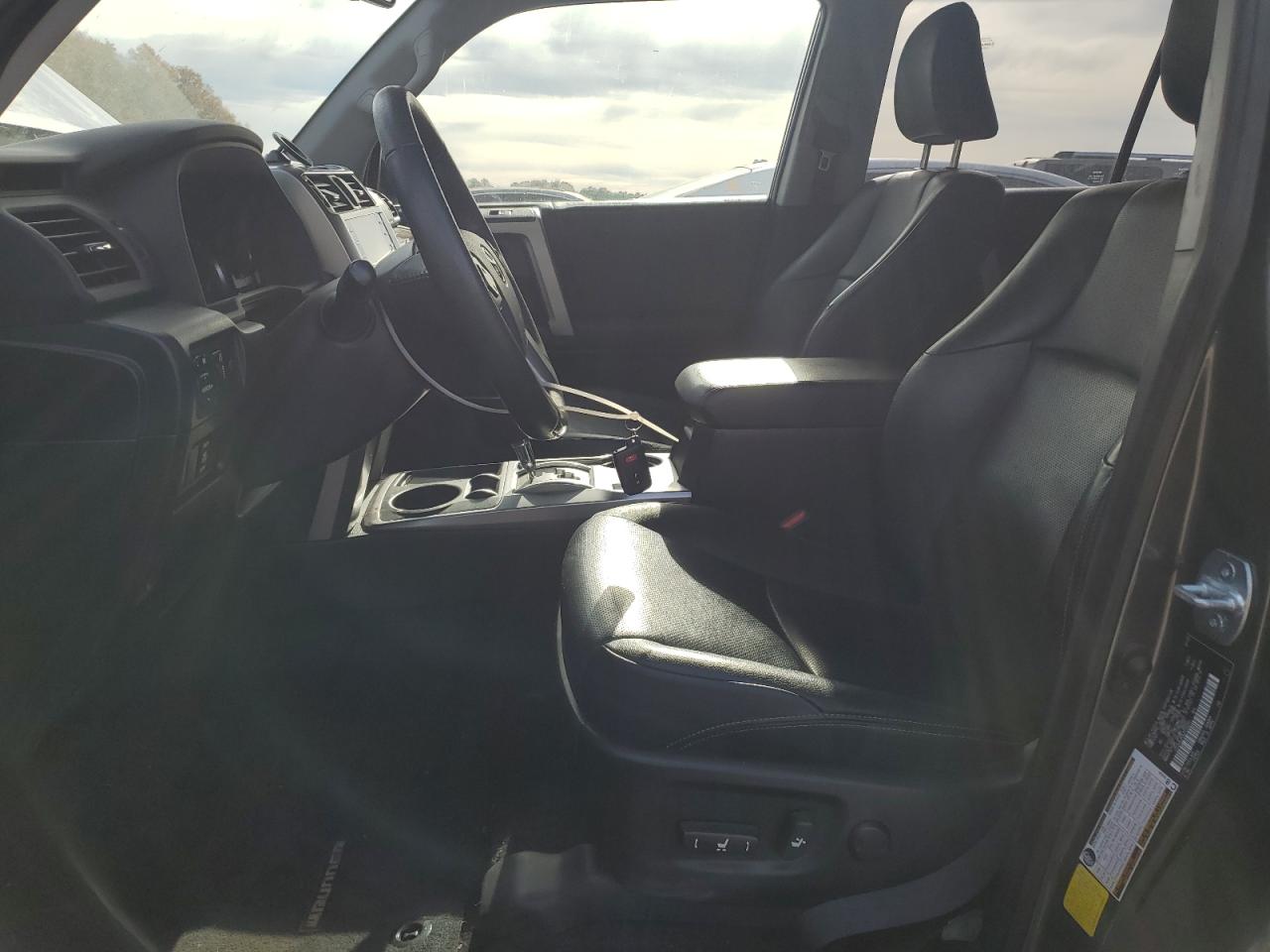 2020 Toyota 4Runner - Image 7