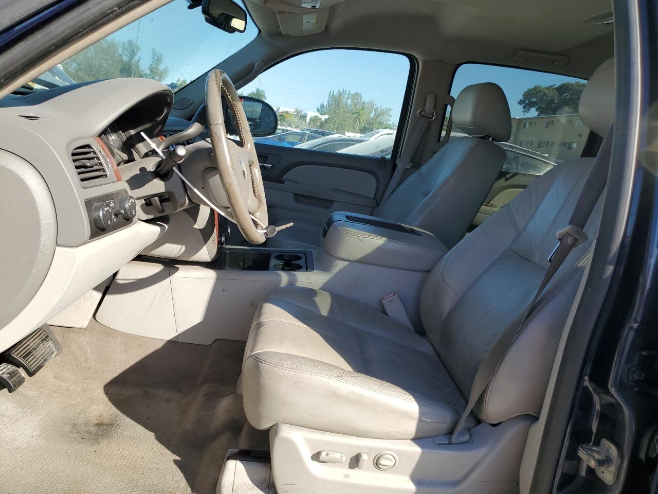 2011 Chevrolet Avalanche - Image 7