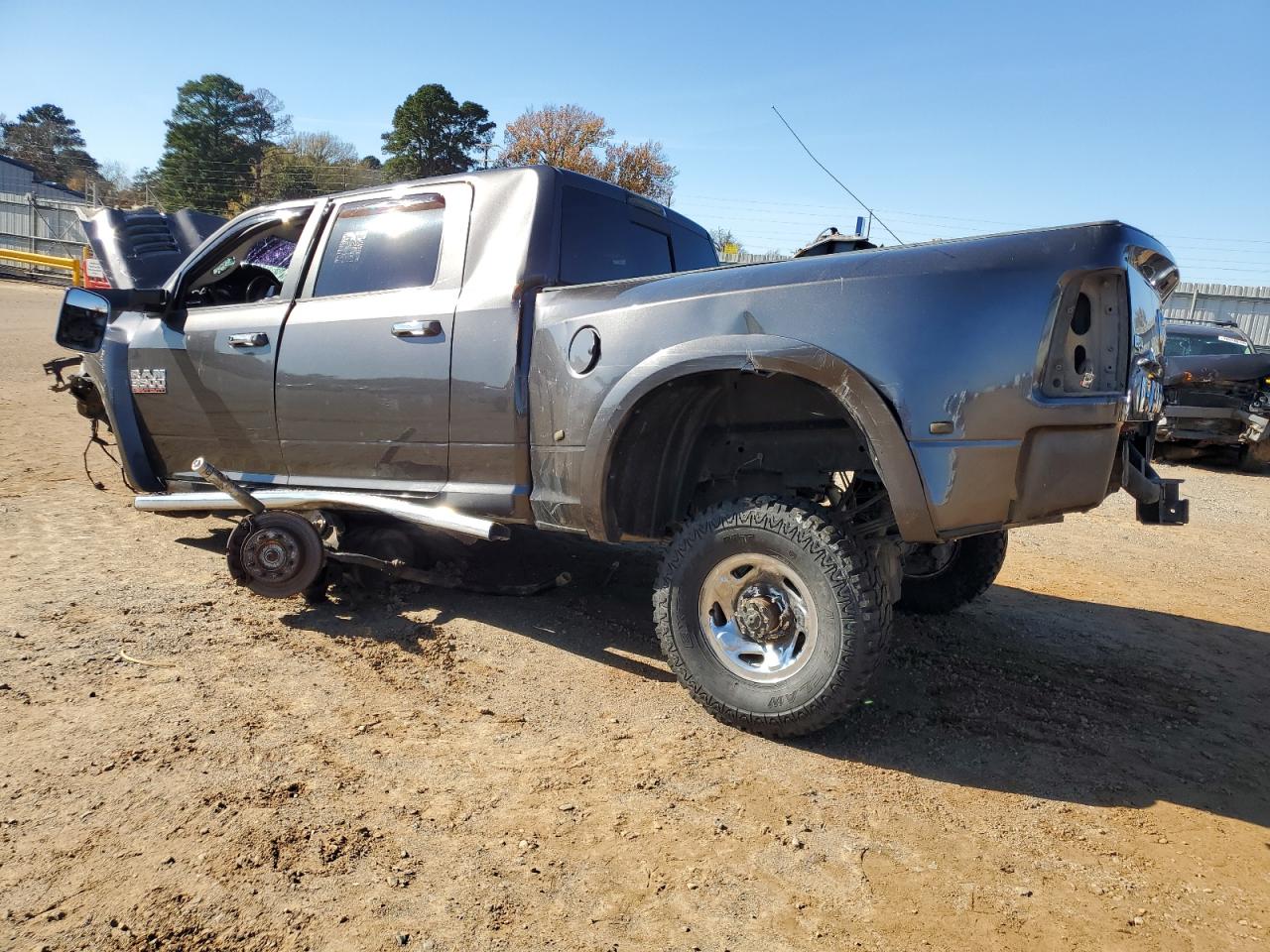 2016 RAM 3500 - Image 2
