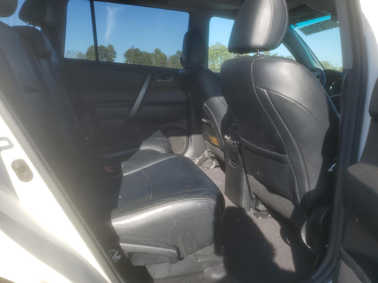 2012 Toyota Highlander - Image 11