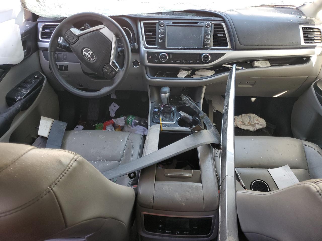 2016 Toyota Highlander - Image 8