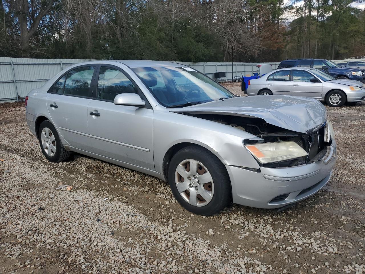 2010 Hyundai Sonata - Image 4