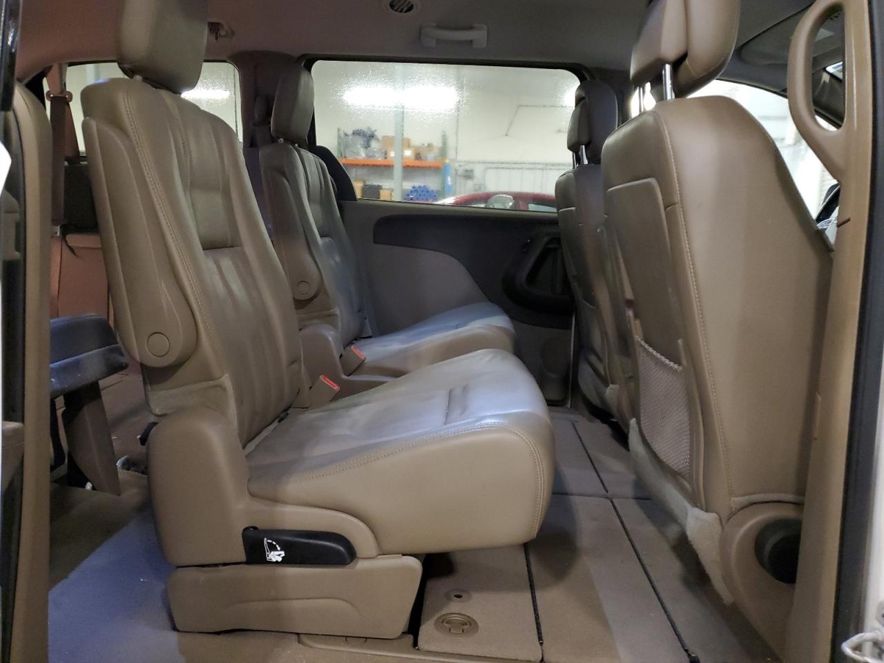 2013 Chrysler Town & Country - Image 11